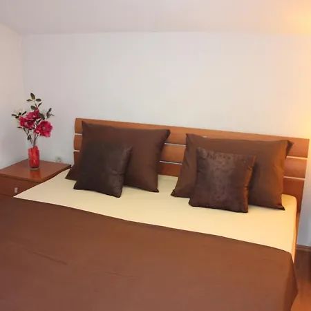 Apartment Petani *